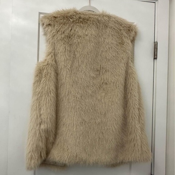 New with tags 🏷️ Zara Faux Fur Vest - Picture 4 of 4